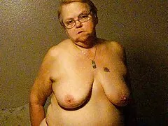 OLDER4K. Geezer sex pha trinh khong che thâm nhập người phụ nữ Nga Angie Moon bằng miệng và âm đạo