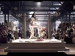 Granny thủ dâm âm hộ lông của mình bằng cách sử dụng một dương vật giả và xinh khong che một dưa chuột